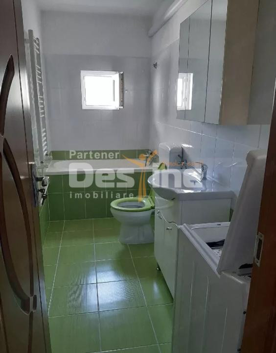 Proprietar Ap.2 camere decomandat la Mansardă