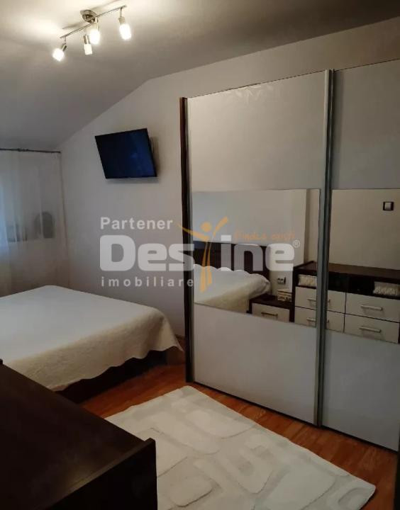 Proprietar Ap.2 camere decomandat la Mansardă
