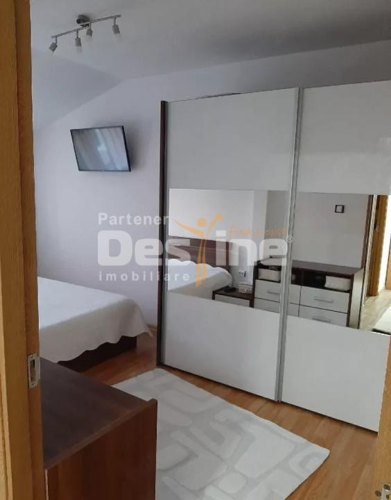 Proprietar Ap.2 camere decomandat la Mansardă