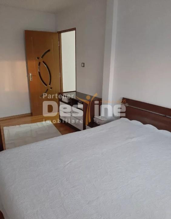 Proprietar Ap.2 camere decomandat la Mansardă
