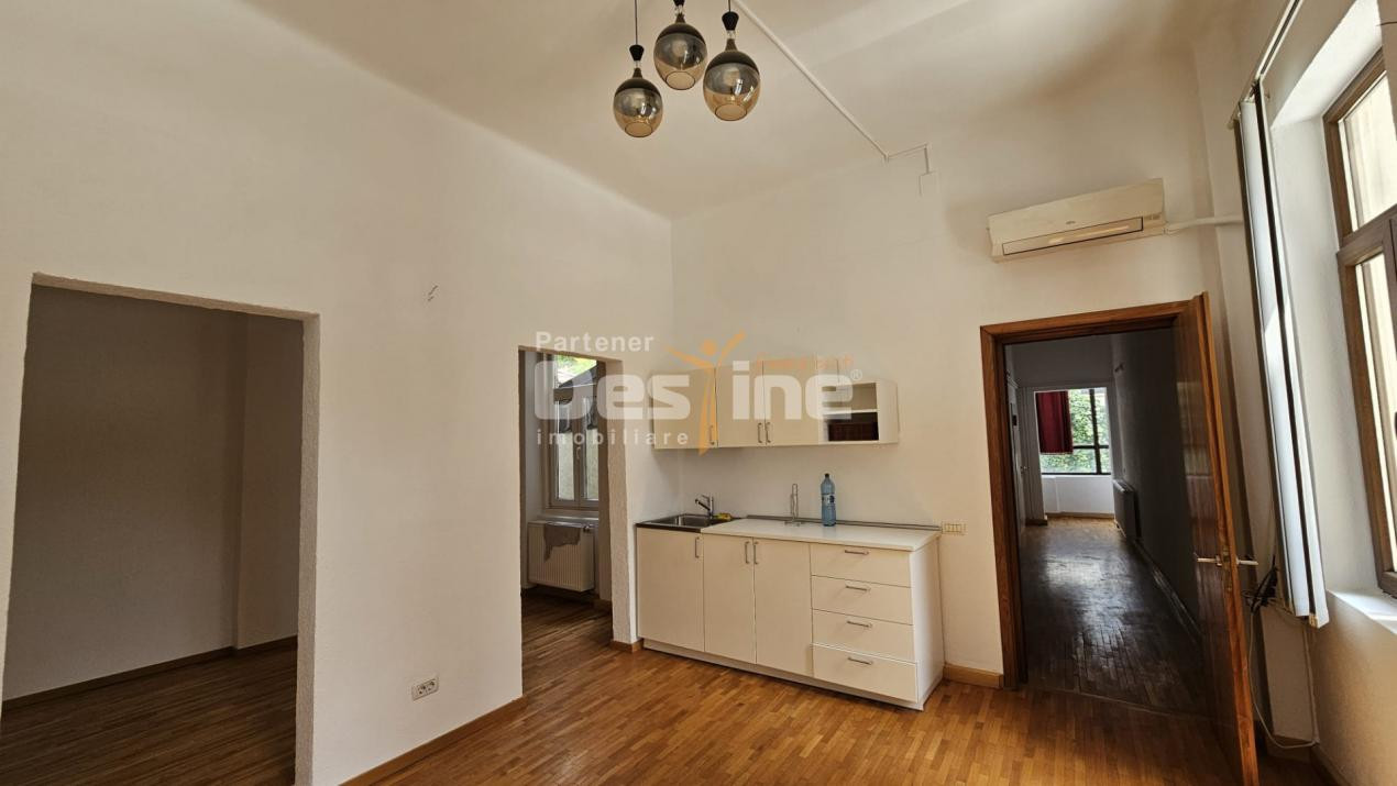 Spațiu de birouri într-o vilă istorică | 160 mp | Piața Romană 