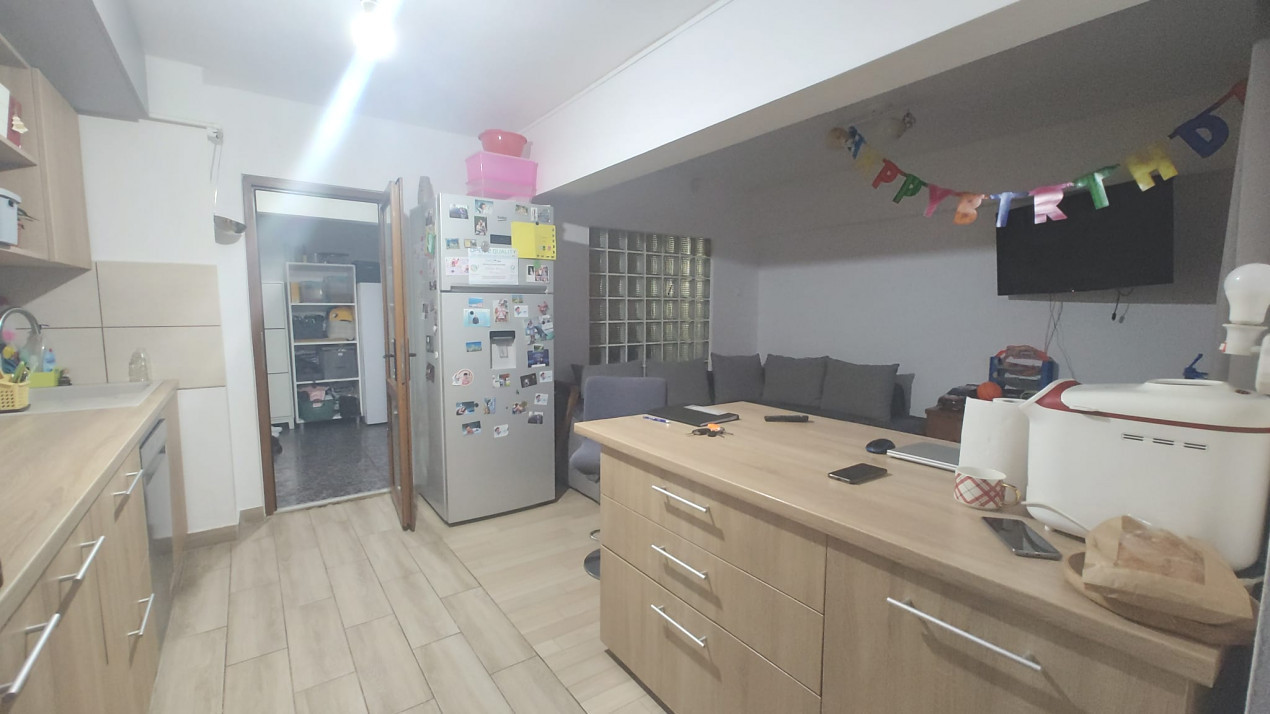 apartament decomandat 4 camere