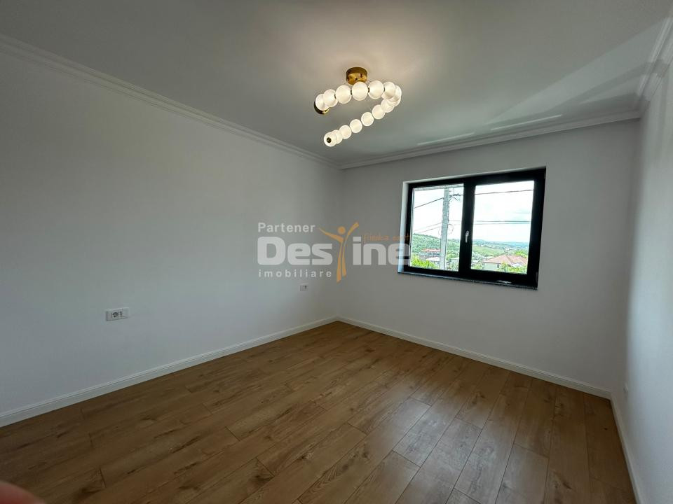 Casă individuală 4 camere, 100 mp utili, curte 400 mp, beci și 2 locuri parcare