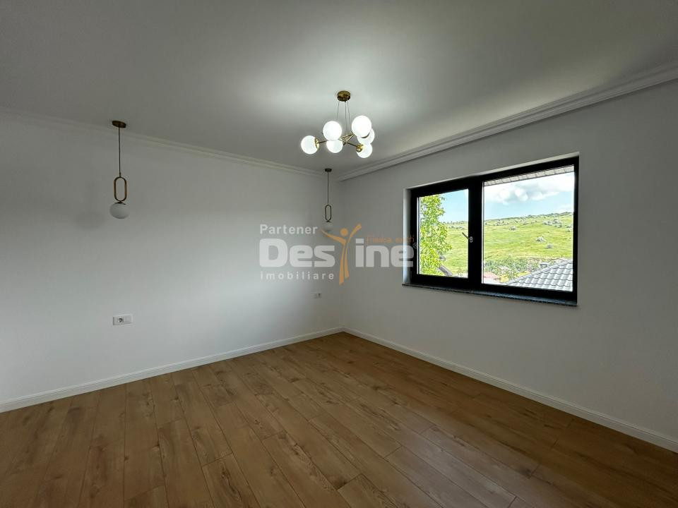 Casă individuală 4 camere, 100 mp utili, curte 400 mp, beci și 2 locuri parcare
