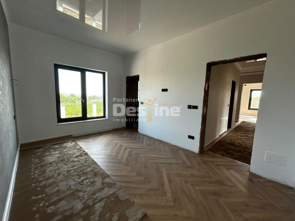 Casă individuală 4 camere, 100 mp utili, curte 450 mp Breazu