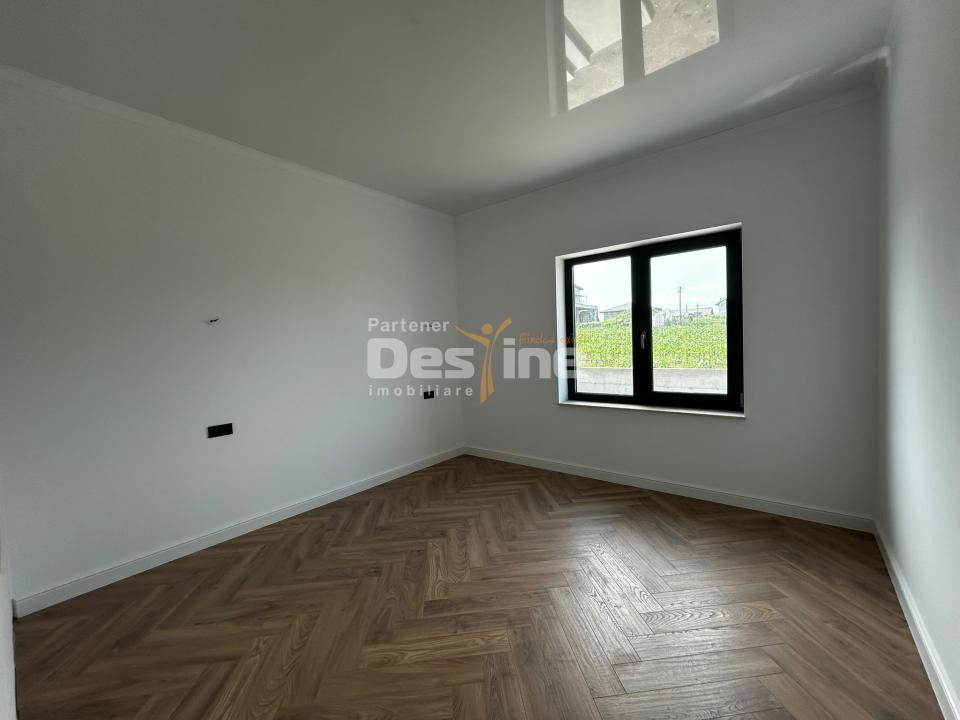 Casă individuală 4 camere, 100 mp utili, curte 450 mp Breazu