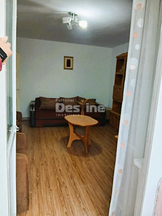 Apartament cu 3 camere de vanzare zona centrala 
