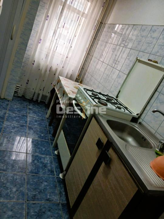 Apartament cu 3 camere de vanzare zona centrala 