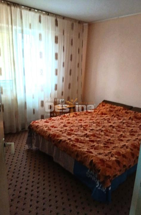 Apartament cu 3 camere de vanzare zona centrala 
