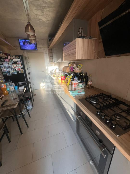 Apartament 2 camere decomandat 65 mp, Prelungirea Ghencea, loc parcare