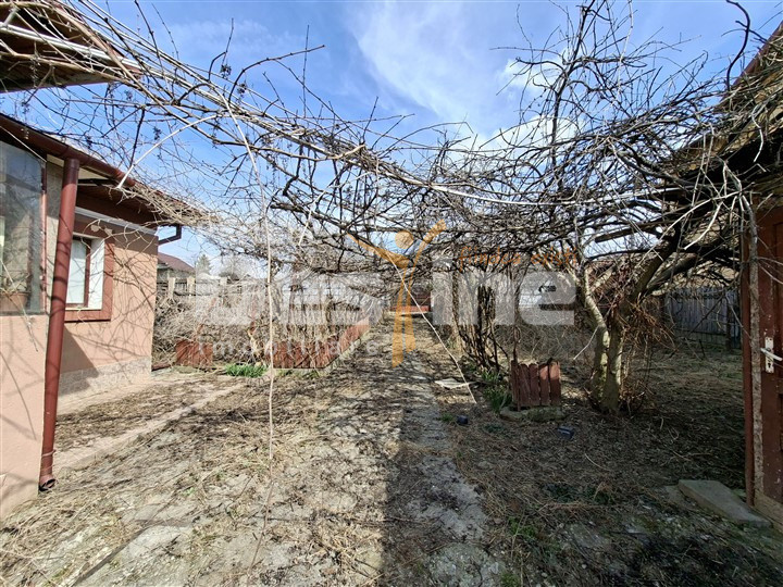 Teren situat în intravilan ul comunei Brazi, 1257 mp, construcție demolabila