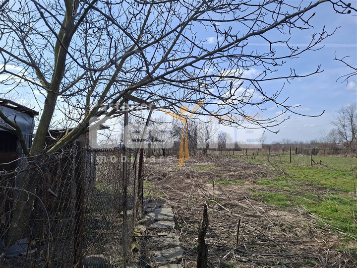 Teren situat în intravilan ul comunei Brazi, 1257 mp, construcție demolabila