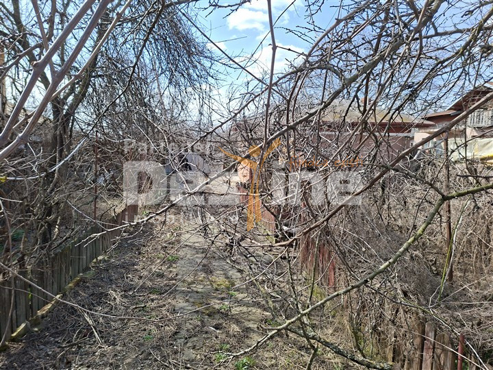 Teren situat în intravilan ul comunei Brazi, 1257 mp, construcție demolabila