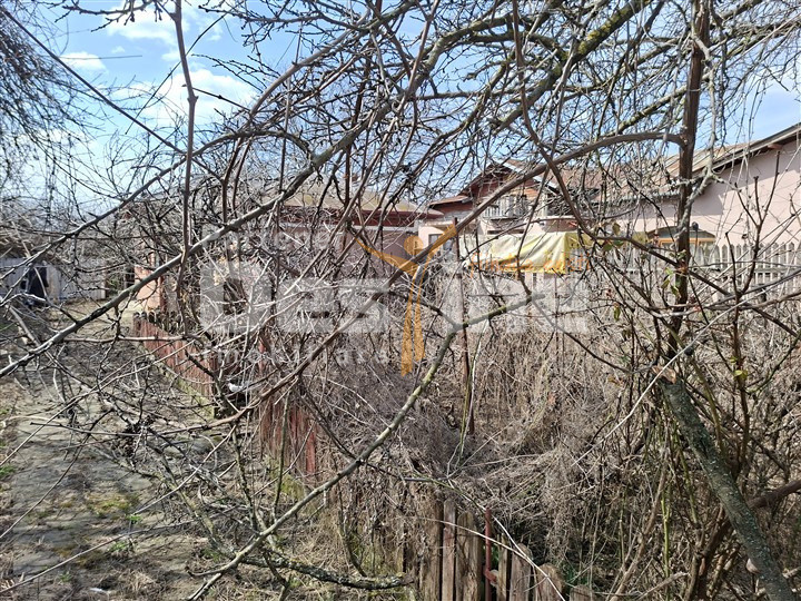Teren situat în intravilan ul comunei Brazi, 1257 mp, construcție demolabila