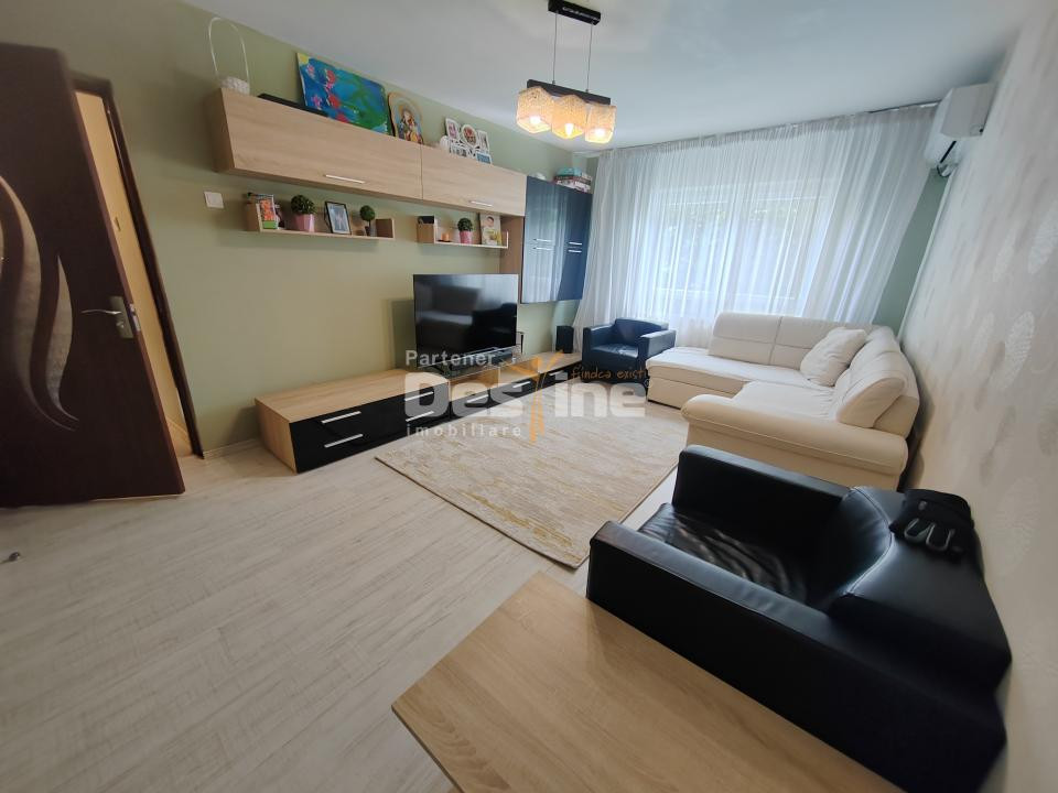 Apartament 3 camere DECOMANDAT 76 mp - cartier NICOLINA