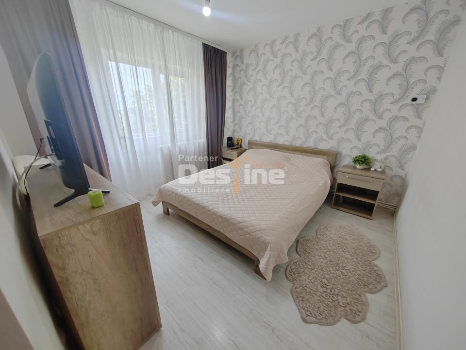 Apartament 3 camere DECOMANDAT 76 mp - cartier NICOLINA