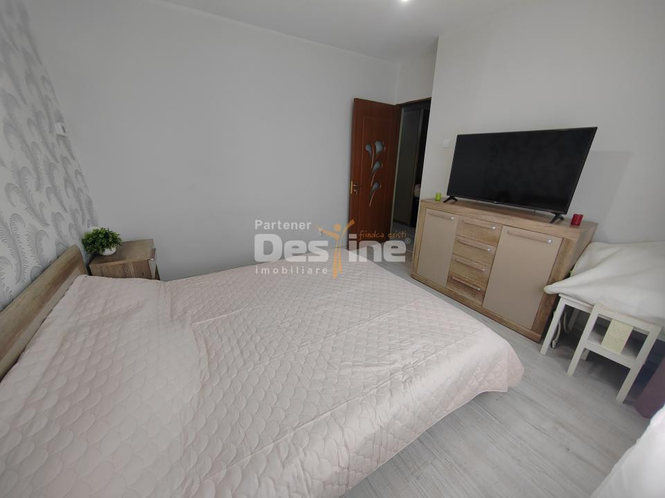 Apartament 3 camere DECOMANDAT 76 mp - cartier NICOLINA