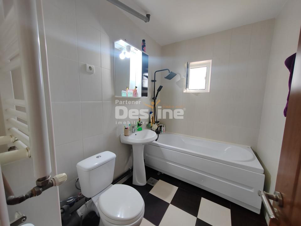 Apartament 3 camere DECOMANDAT 76 mp - cartier NICOLINA