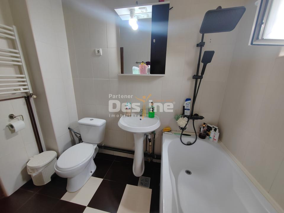 Apartament 3 camere DECOMANDAT 76 mp - cartier NICOLINA