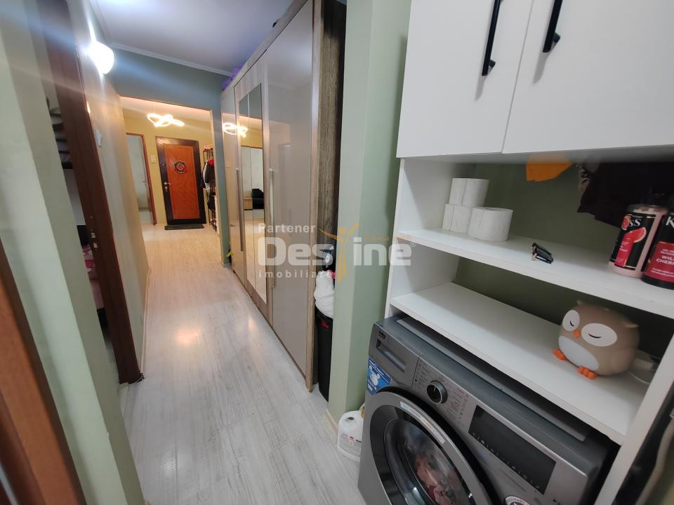 Apartament 3 camere DECOMANDAT 76 mp - cartier NICOLINA