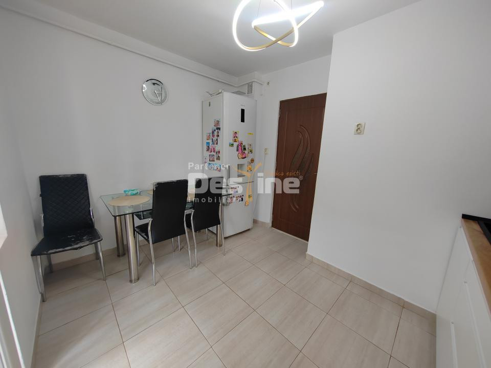 Apartament 3 camere DECOMANDAT 76 mp - cartier NICOLINA