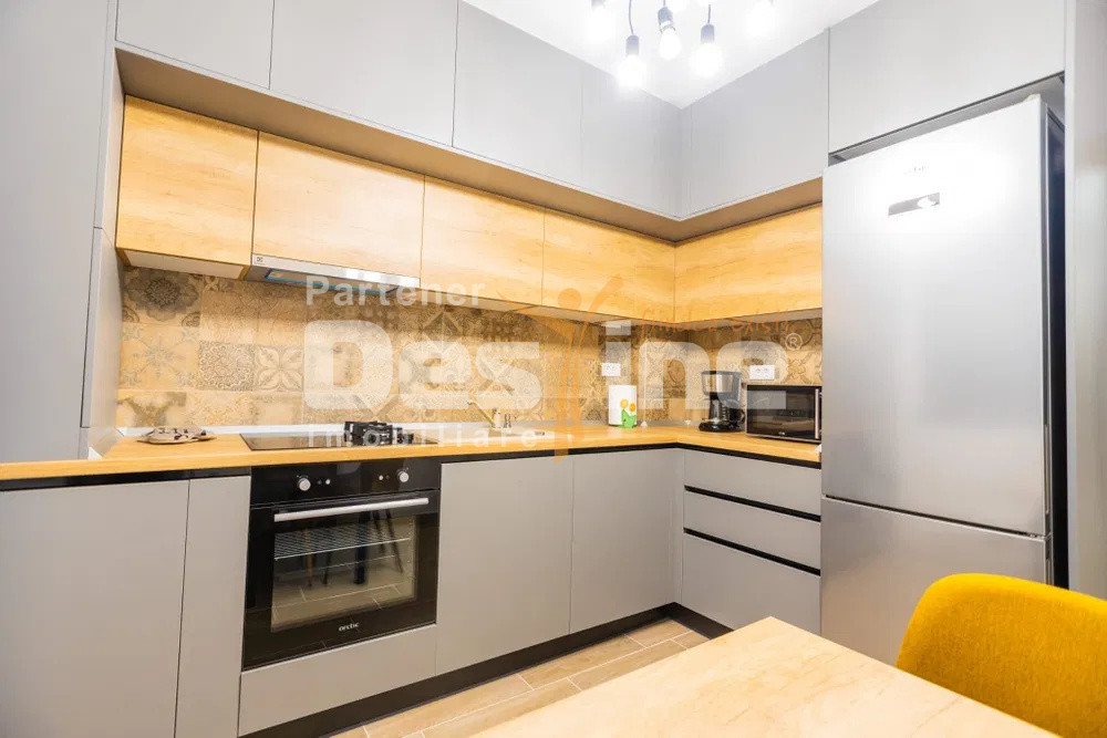 Apartament cu 2 camere 63 mp loc de parcare subteran si boxa, Tractorul Coresi 