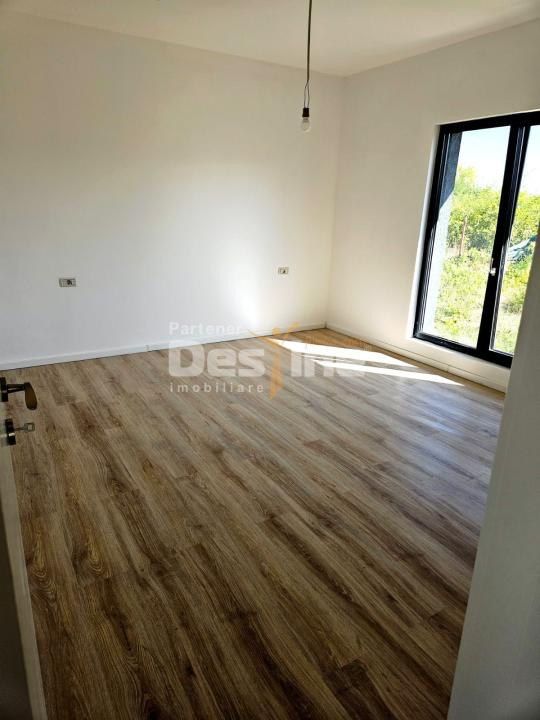 Casă de vânzare 80 mp | 3 camere | Zona Vișan | Loc parcare în curte |