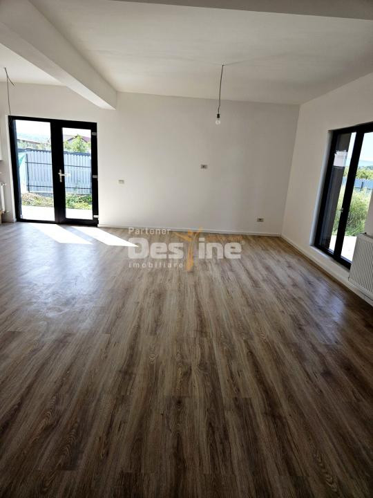 Casă de vânzare 80 mp | 3 camere | Zona Vișan | Loc parcare în curte |