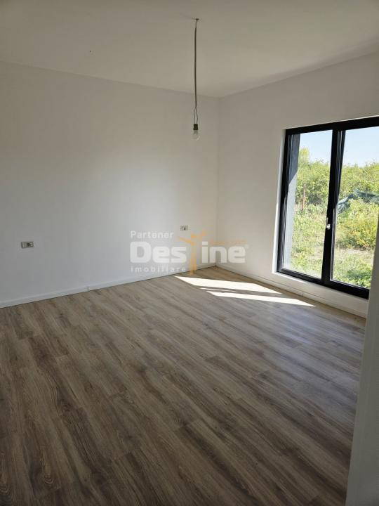 Casă de vânzare 80 mp | 3 camere | Zona Vișan | Loc parcare în curte |