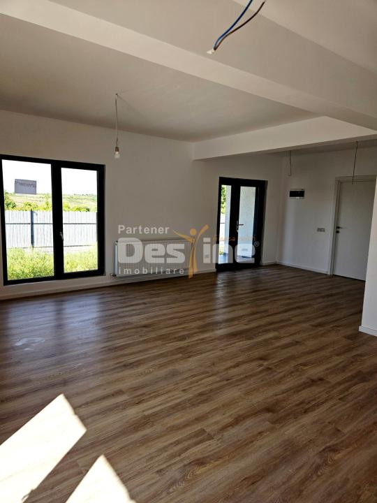 Casă de vânzare 80 mp | 3 camere | Zona Vișan | Loc parcare în curte |