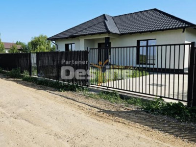 Casă de vânzare 80 mp | 3 camere | Zona Vișan | Loc parcare în curte |