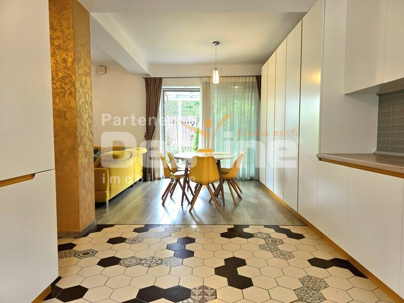 CASA CU POMPA DE CALDURA GEOTERMALA, 4 CAMERE MOBILATA & UTILATA 225.000 EUR