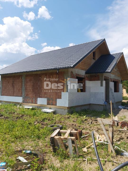 Casă modernă de vânzare | Zona LUNCA CETATUII | 3 camere, decomandat