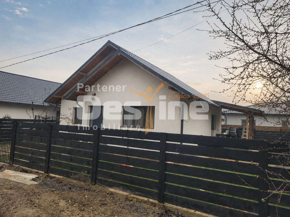 Casă LUNCA CETĂȚUII, 3 camere, decomandat, 82 mp, mansardă + parcare în curte