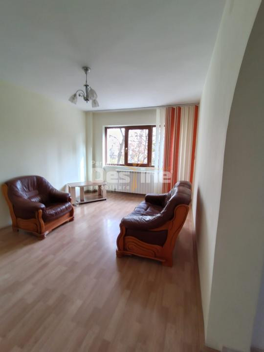 Apartament de vânzare, zona PODU ROȘ, 3 camere, semidecomandat, etaj 1