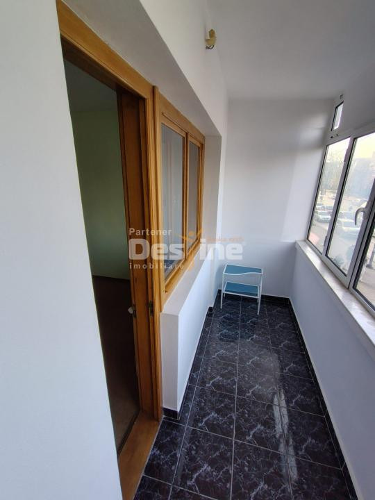 Apartament de vânzare, zona PODU ROȘ, 3 camere, semidecomandat, etaj 1