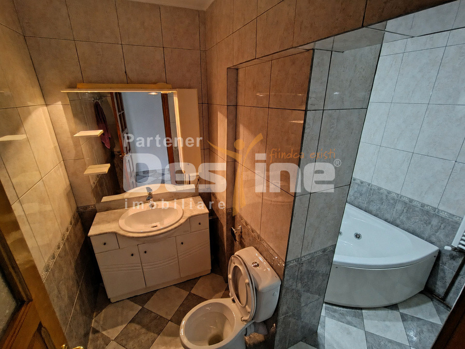 Apartament de vânzare, zona PODU ROȘ, 3 camere, semidecomandat, etaj 1