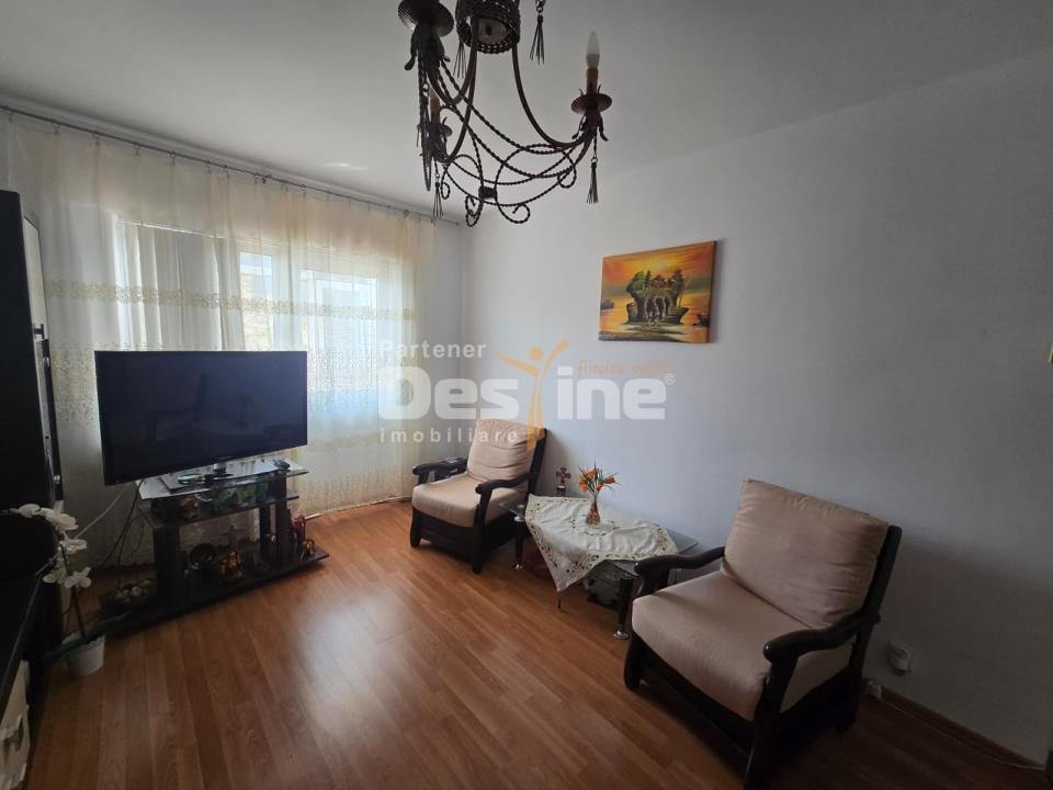 Apartament de vânzare | Zona TÂRGU CUCU | semidecomandat, 3 camere