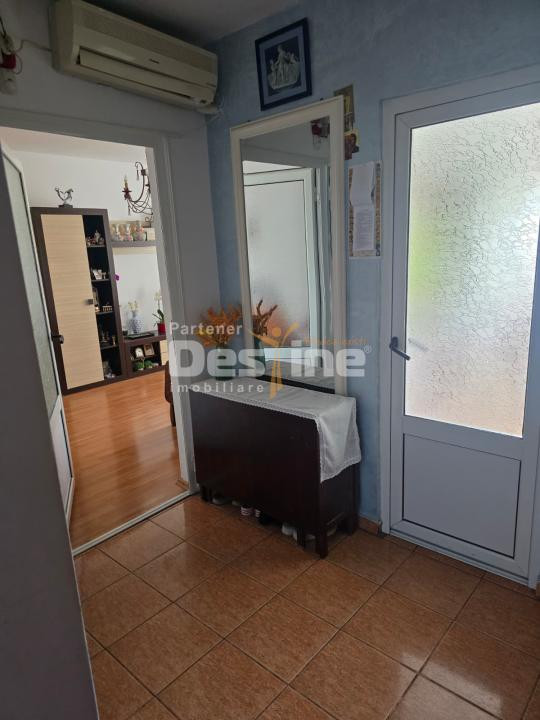 Apartament de vânzare | Zona TÂRGU CUCU | semidecomandat, 3 camere