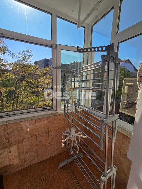 Apartament de vânzare | Zona TÂRGU CUCU | semidecomandat, 3 camere