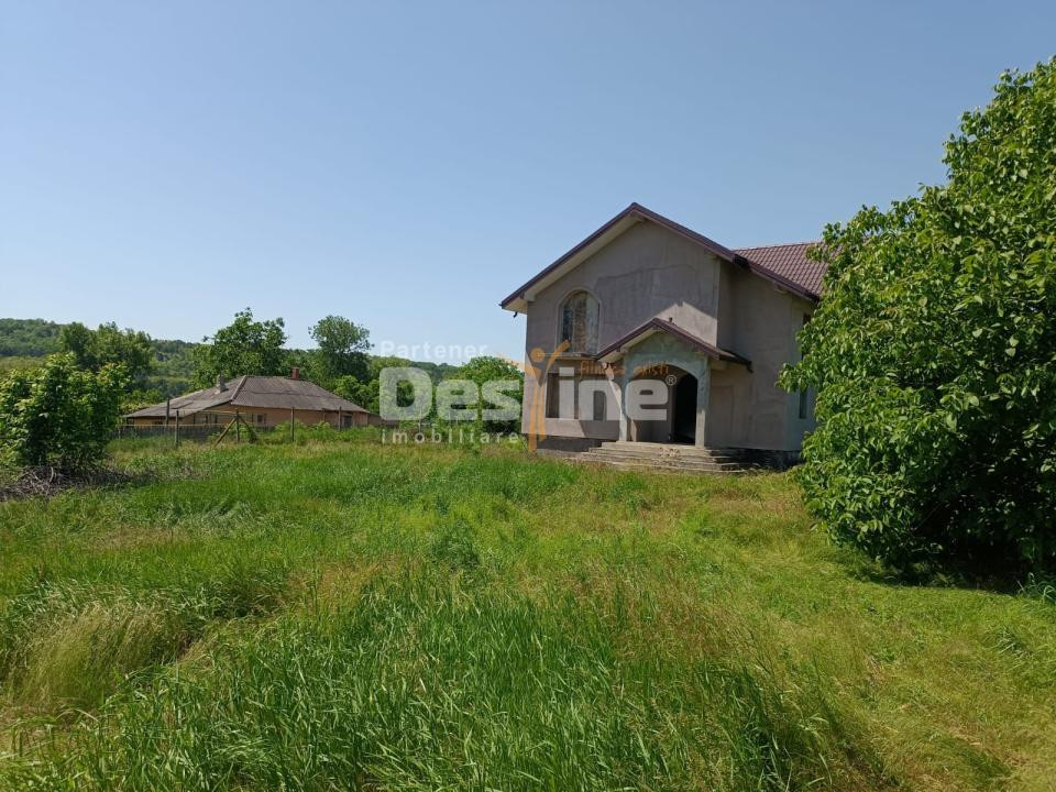 CASA LA ROSU BUDAI IASI LANGA LAC