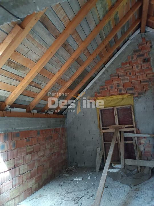 CASA LA ROSU BUDAI IASI LANGA LAC