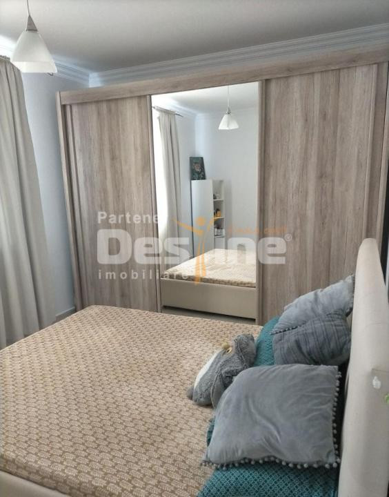 Închiriez apartament