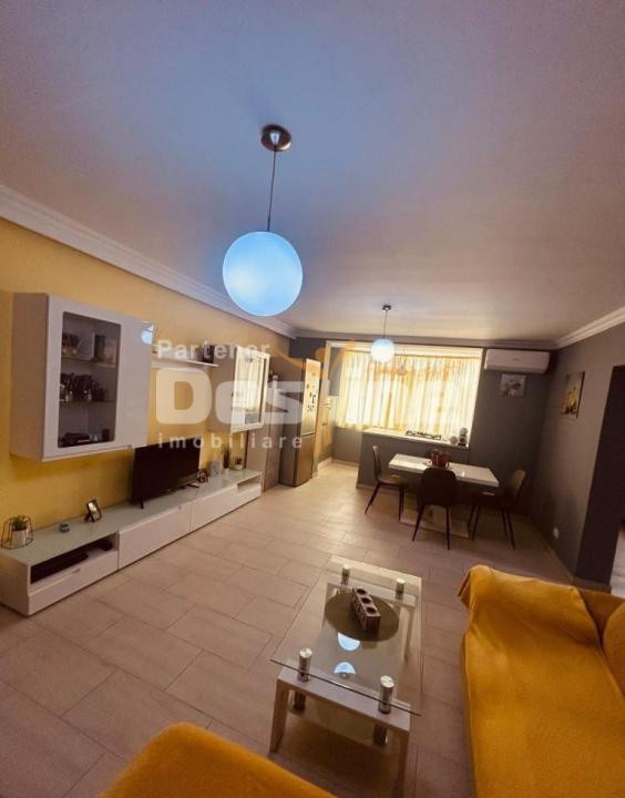 Închiriez apartament
