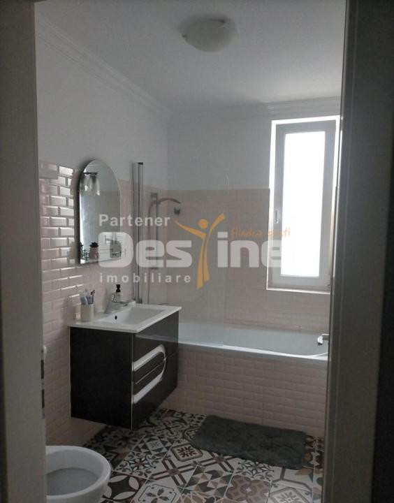 Închiriez apartament