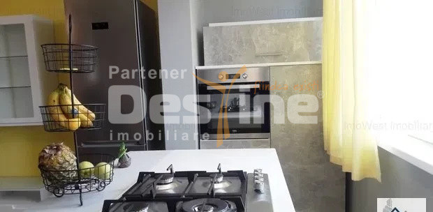 Închiriez apartament
