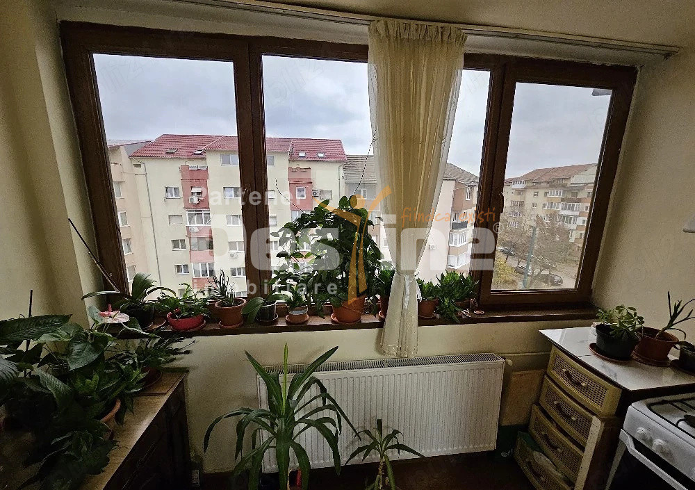 vand apartament zona Soarelui