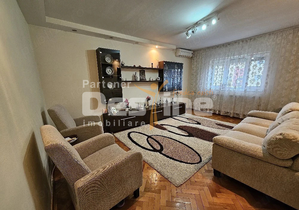 vand apartament zona Soarelui
