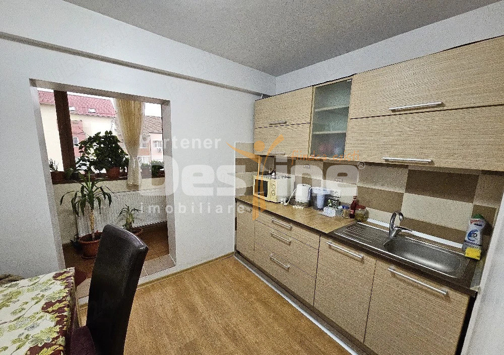 vand apartament zona Soarelui