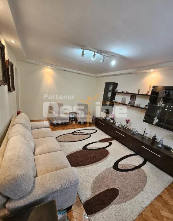vand apartament zona Soarelui